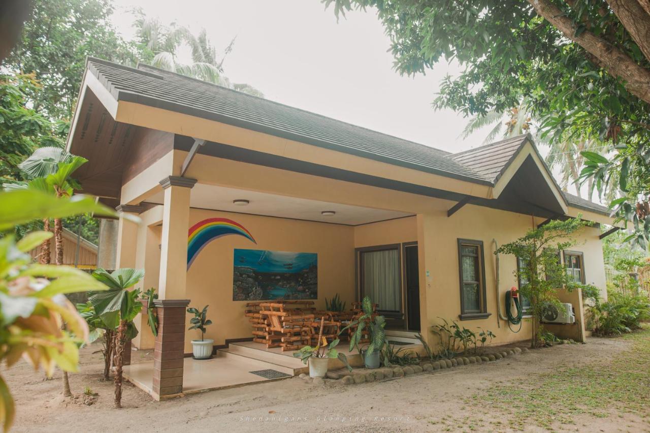Shenanigans Glamping Resort Zamboanguita  Luaran gambar